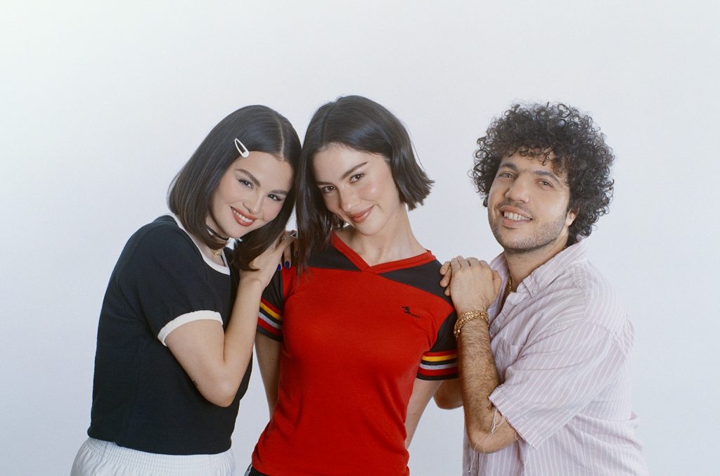 Foto Benny Blanco: https://x.com/RollingStone/status/1901713899101323711/photo/1